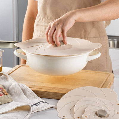 Airtight silicone sealing lids for kitchen containers.