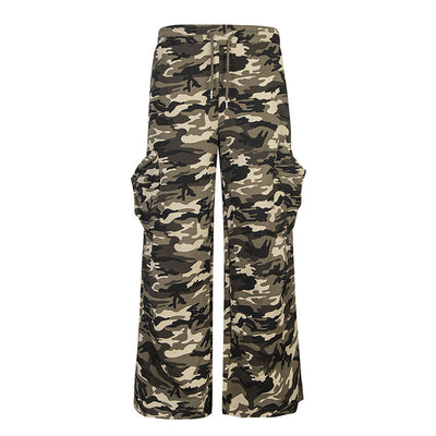 Women's sports loose camouflage pants with elastic waist in polyester fiber.