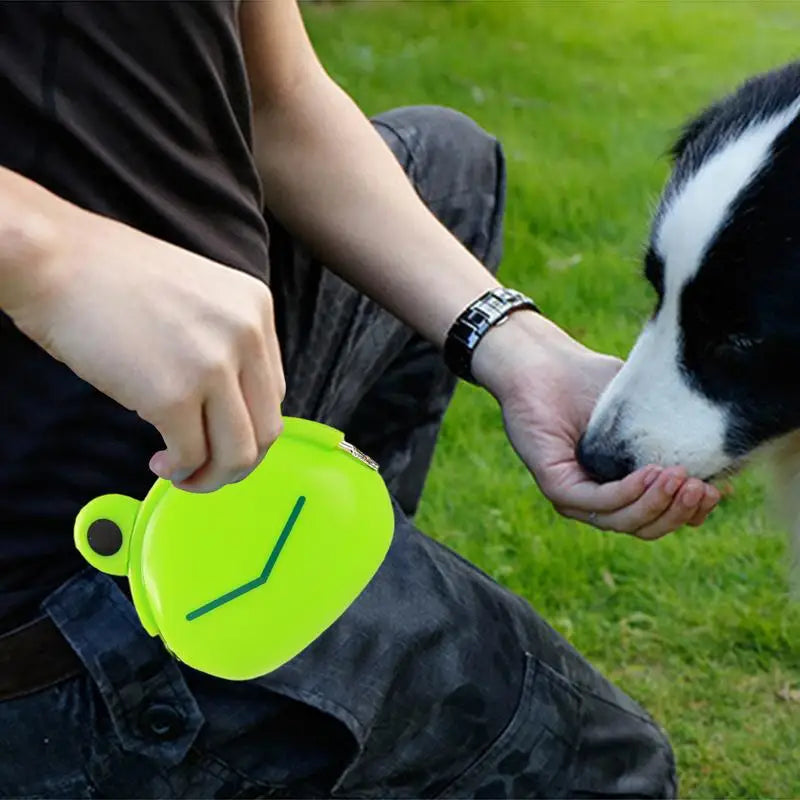 Silicone Pet Snack Bag Pet Feed Snack Reward Pocket Pack Waterproof Dog Food Dispenser for Pet Train Walk Outdoor Dog Food Bag